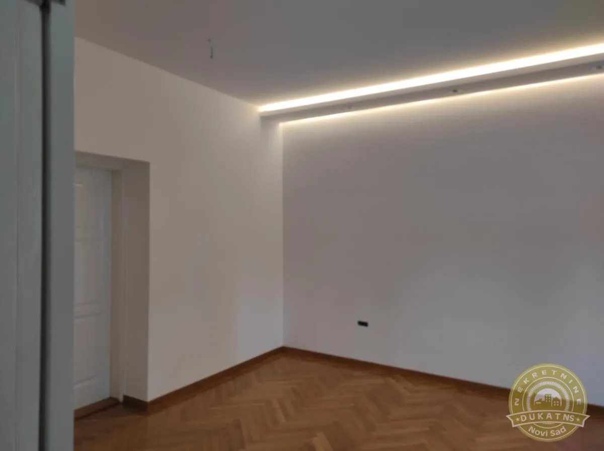 Prodaja, četvorosoban stan, 213m², Centar, Novi Sad