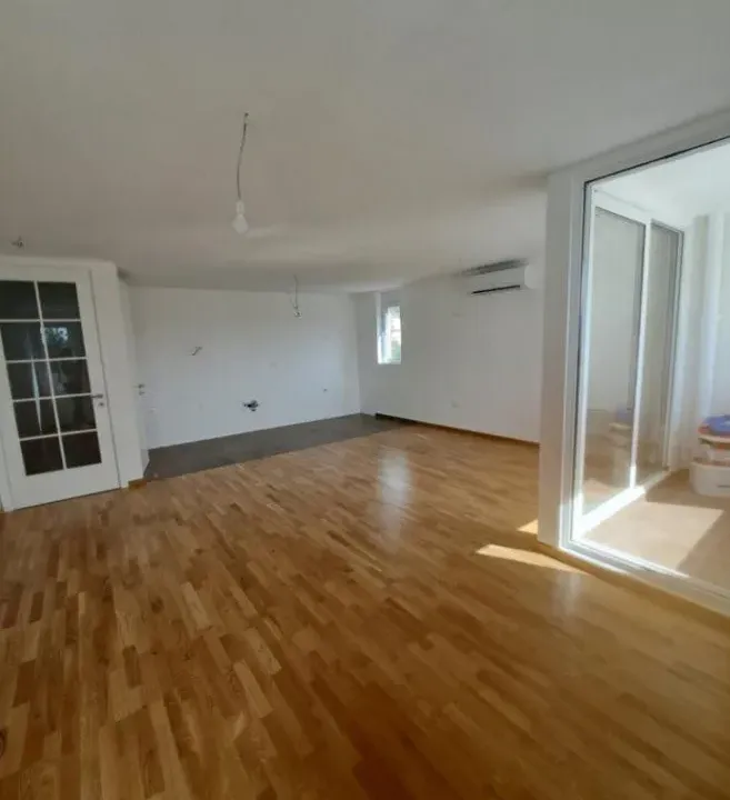Prodaja, trosoban stan, 93m², Blok 5, Podgorica