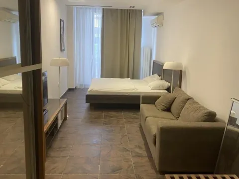 Izdavanje, jednosoban stan, 85m², Savski Venac, Beograd