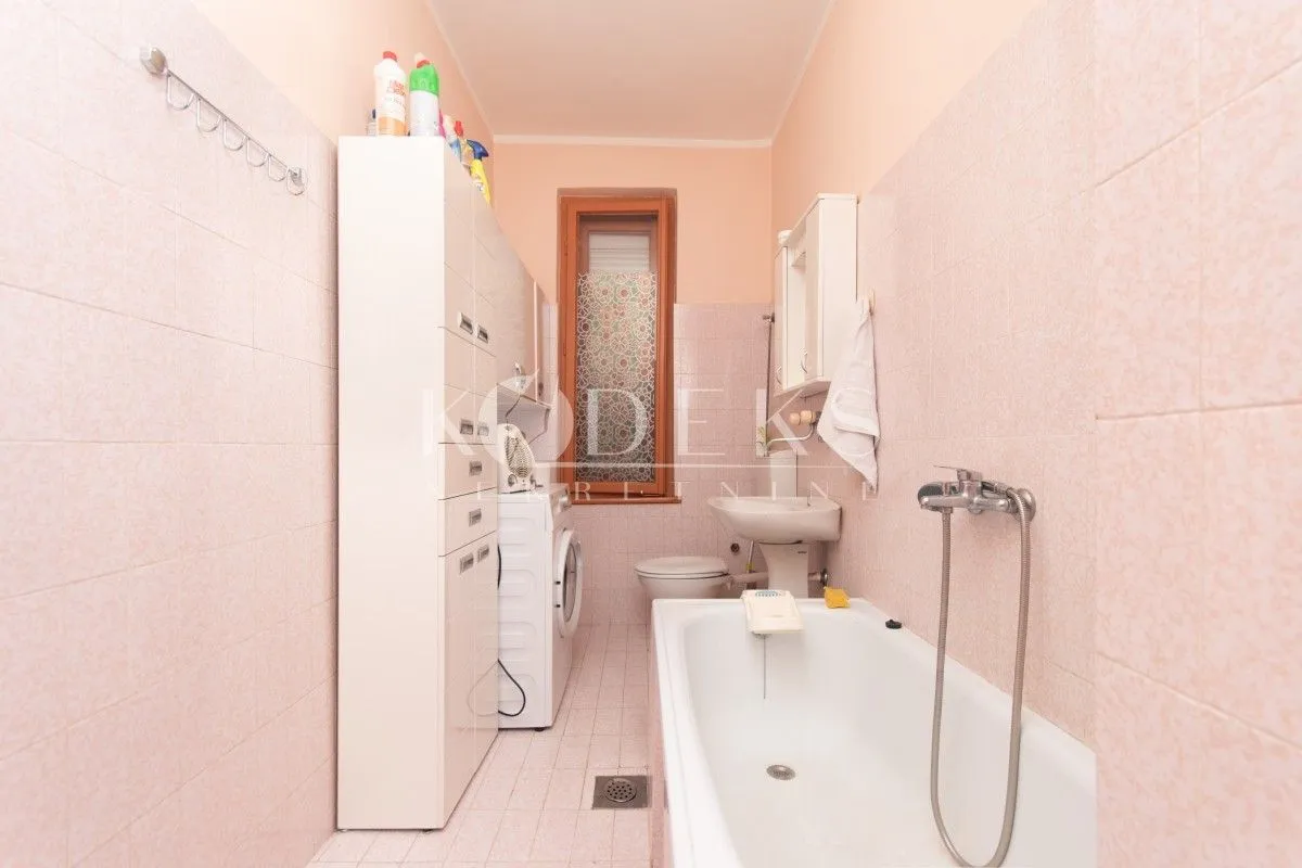 Prodaja, dvosoban stan, 122m², Centar, Podgorica