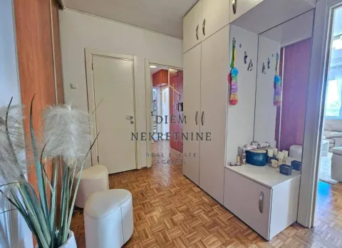 Prodaja, trosoban stan, 73m², Centar, Bar - image 14