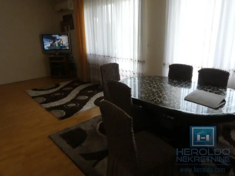 Prodaja, kuća, 279m², Strelište, Jagodina