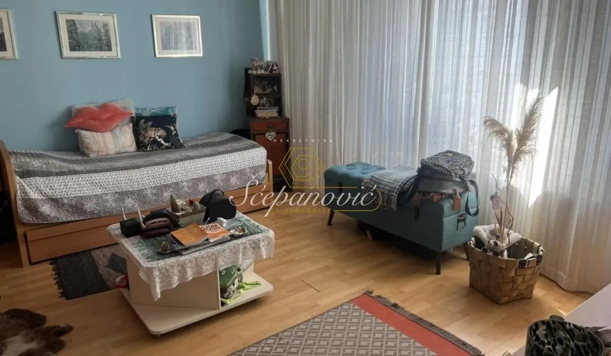 Prodaja, četvorosoban stan, 115m², Centar, Novi Sad