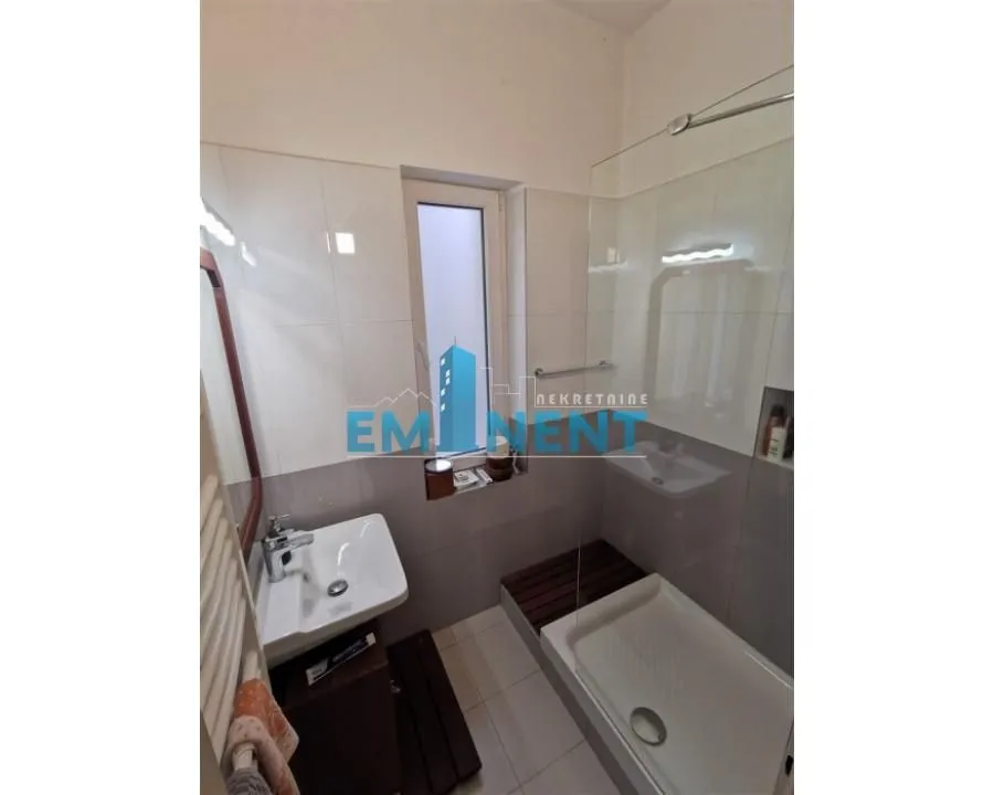 Izdavanje, četvorosoban stan, 143m², Neimar, Vračar Sve Podlokacije