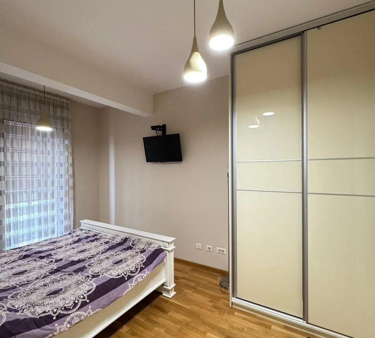 Izdavanje, trosoban stan, 95m², Blok 5, Podgorica