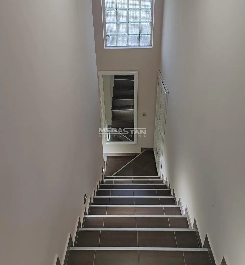 Prodaja, kuća, 345m², Kotež 2, Pančevo