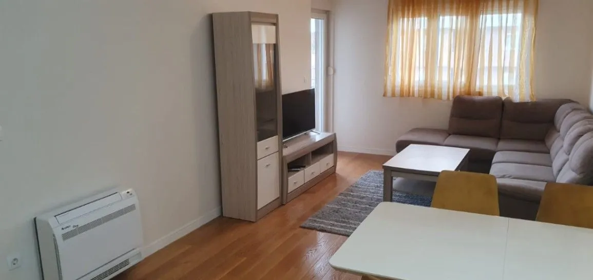 Izdavanje, dvosoban stan, 69m², Central Point, Podgorica