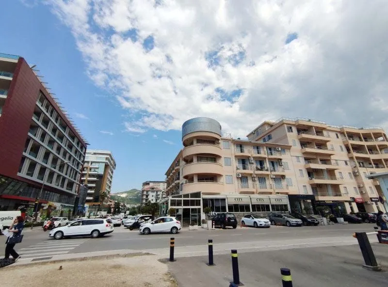 Izdavanje, jednosoban stan, 44m², Stari Grad, Budva