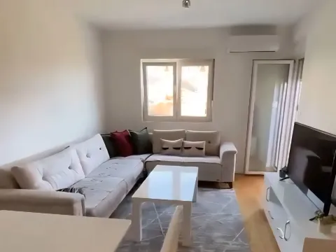 Rent, two bedroom apartment, 75m², Centar, Bar - image 1