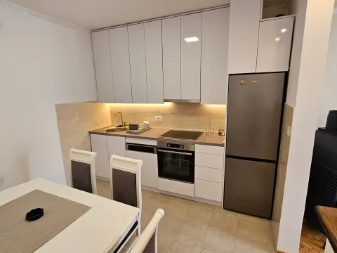 Izdavanje, dvosoban stan, 68m², Dalmatinska ulica, Podgorica - image 4