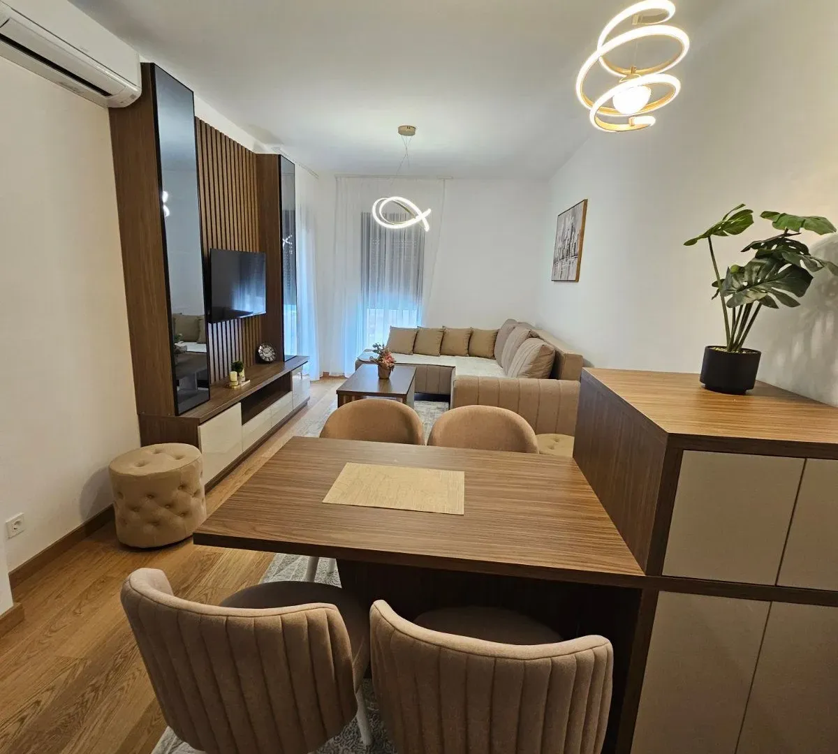 Izdavanje, dvosoban stan, 48m², City Kvart, Podgorica