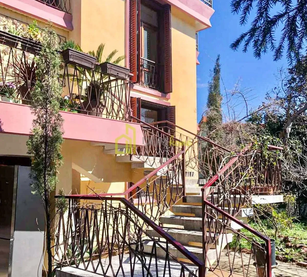 Prodaja, kuća, 300m², Šušanj, Bar