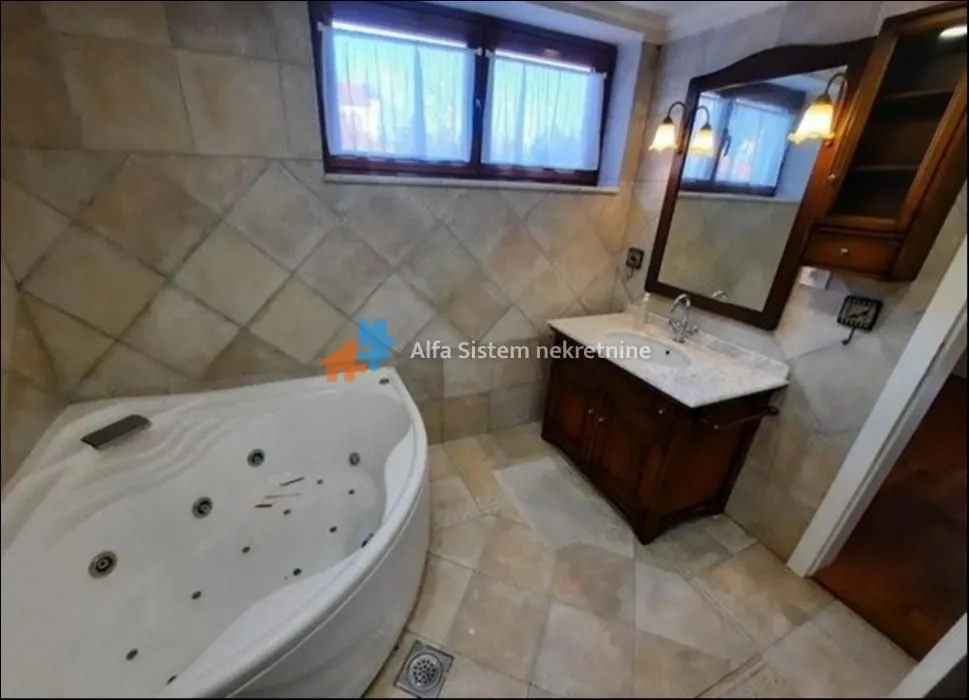 Rent, house, 300m², Čukarica, Beograd