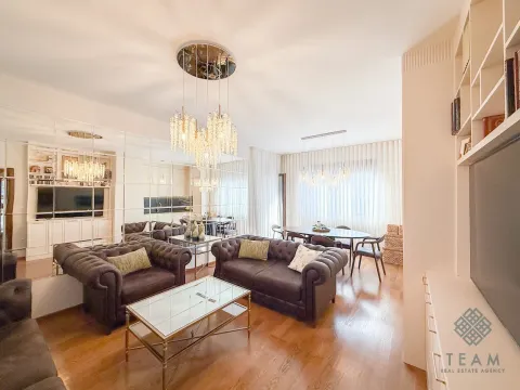 Spacious living room with seating furniture and a dining area. - image 4