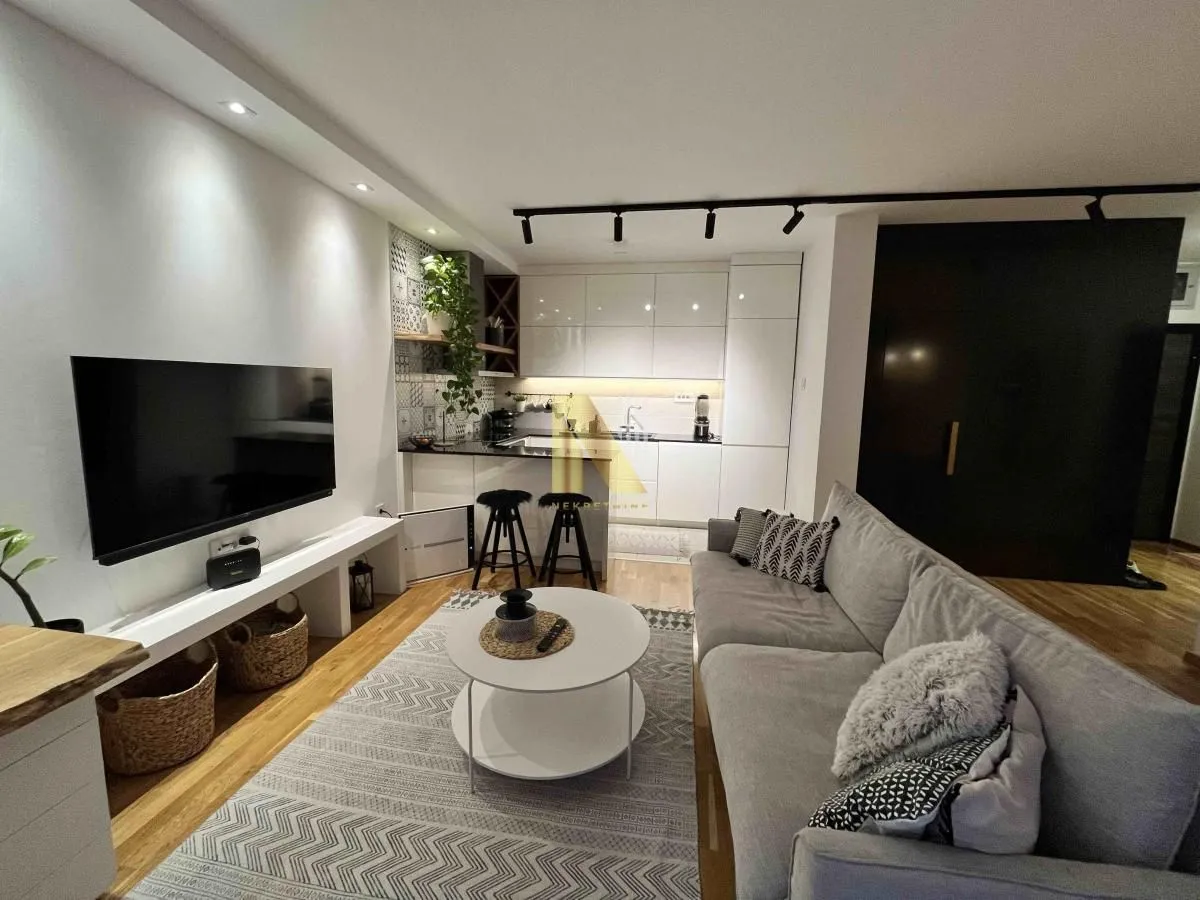 Izdavanje, dvosoban stan, 56m², Salajka, Novi Sad Sve Podlokacije