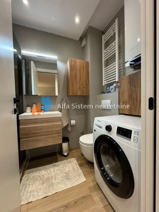 Izdavanje, trosoban stan, 65m², Kalenić Pijaca, Vračar Sve Podlokacije