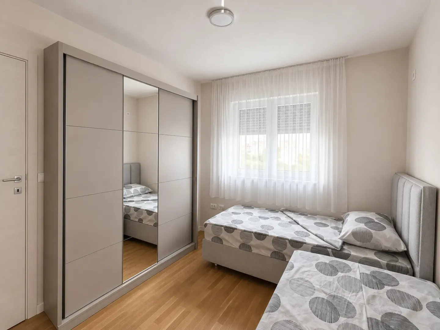 Izdavanje, dvosoban stan, 61m², Pobrežje, Podgorica