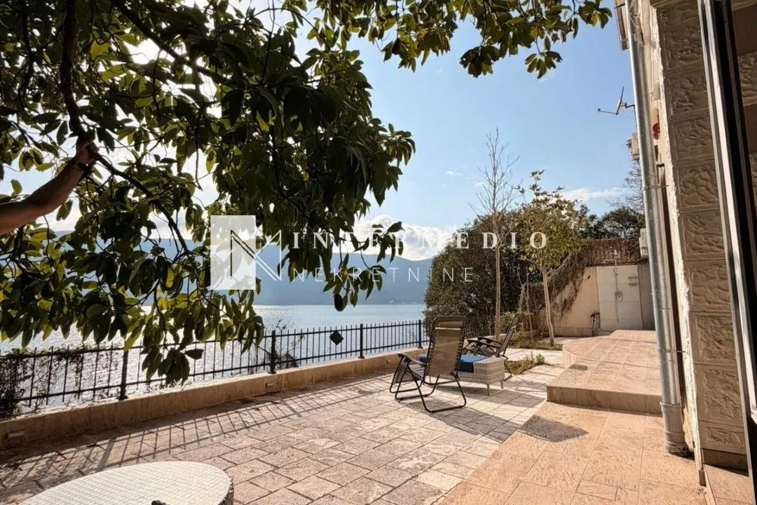 Prodaja, četvorosoban stan, 99m², Centar, Herceg Novi