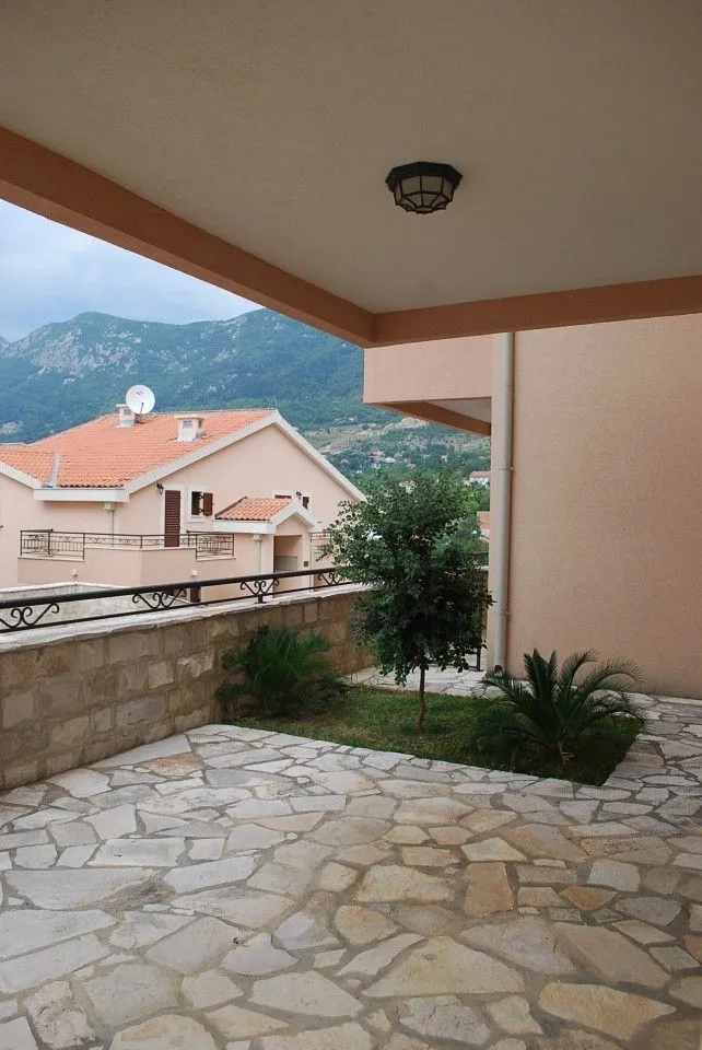 Prodaja, stan, 57m², Risan, Kotor