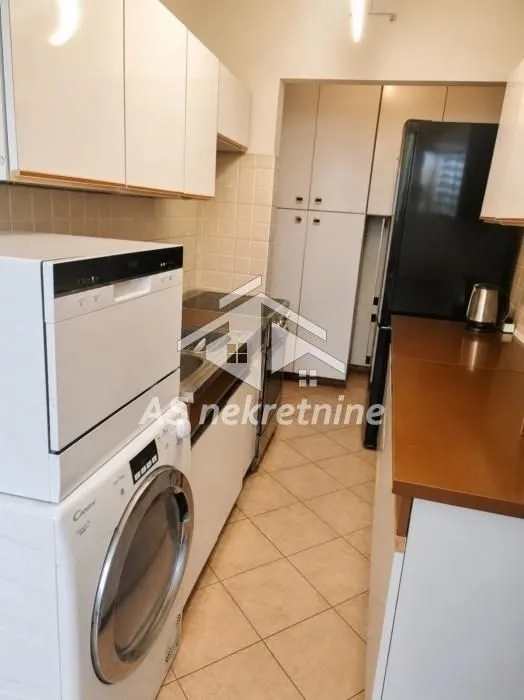 Izdavanje, četvorosoban stan, 90m², Novi Beograd Blok 28, Novi Beograd Sve Podlokacije