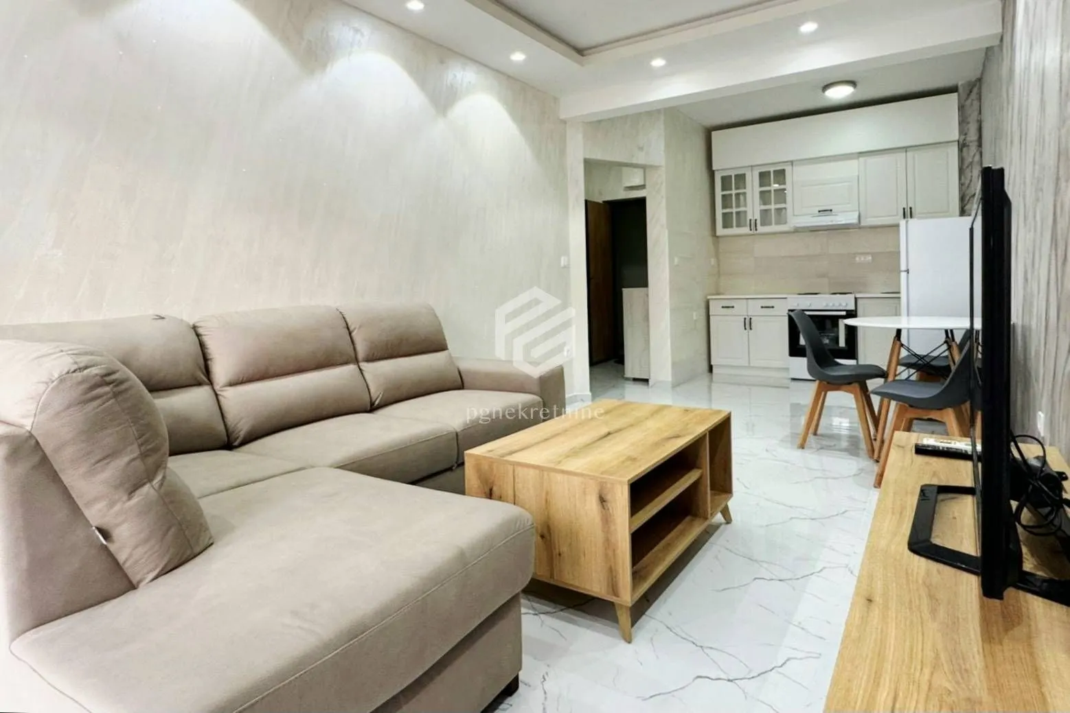 Izdavanje, jednosoban stan, 45m², Budva, Crna Gora