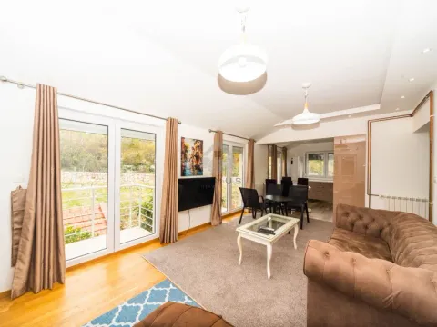 Rent, three bedroom apartment, 125m², Podgorica, Crna Gora - image 2