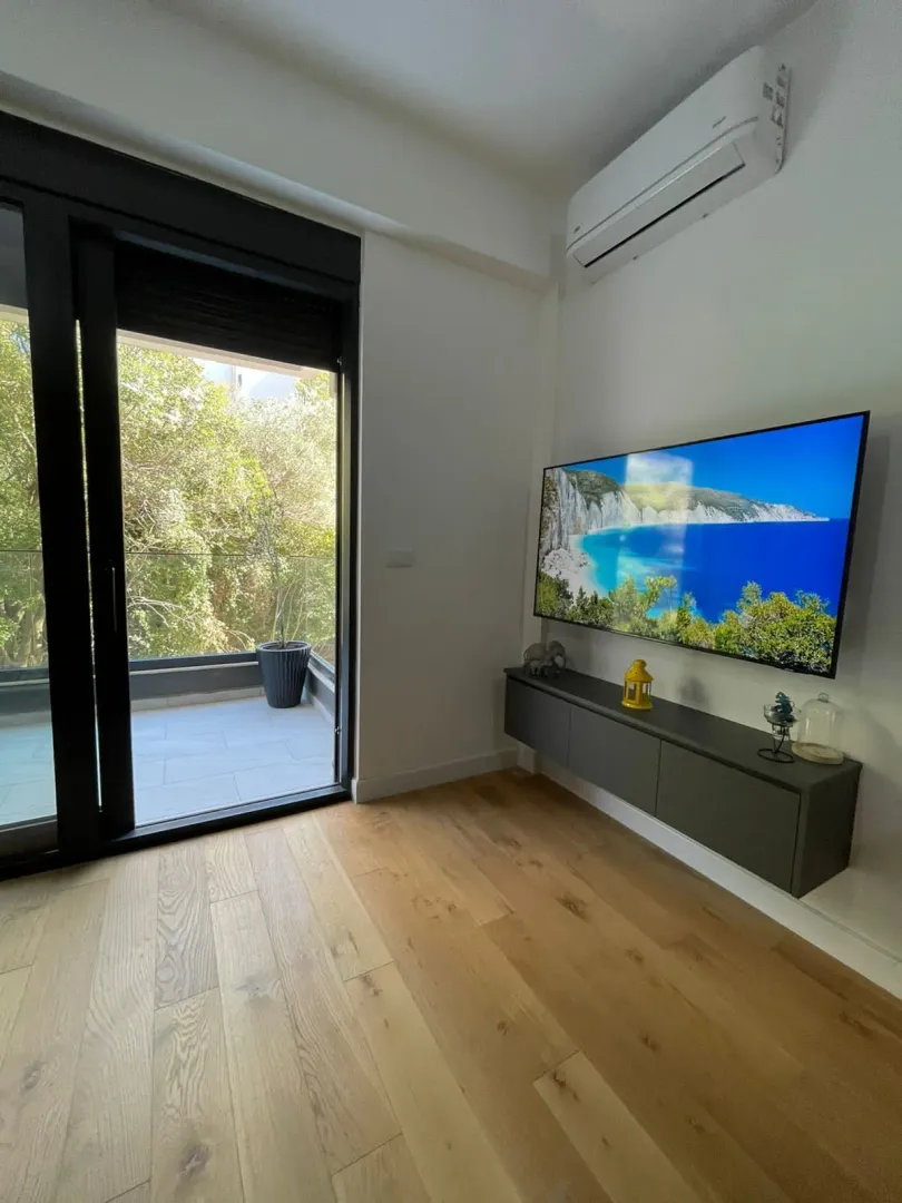 Izdavanje, jednosoban stan, 40m², Bečići, Budva