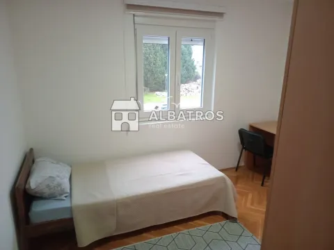 Izdavanje, trosoban stan, 80m², Centar, Bar - image 6