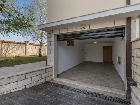 Izdavanje, kuća, 370m², Zabjelo, Podgorica - image 24