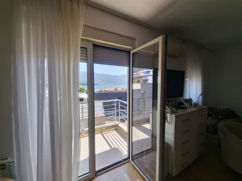 Rent, three bedroom apartment, 89m², Budva, Crna Gora - image 4