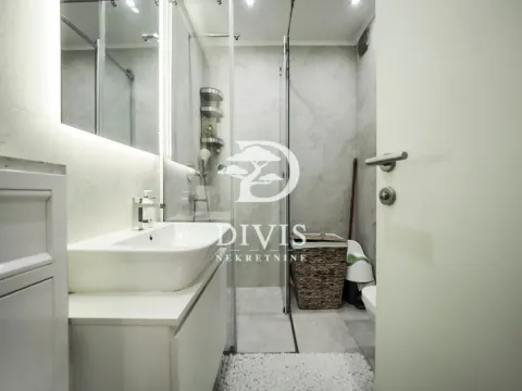 Modern bathroom with a washbasin and a walk-in shower. - image 6