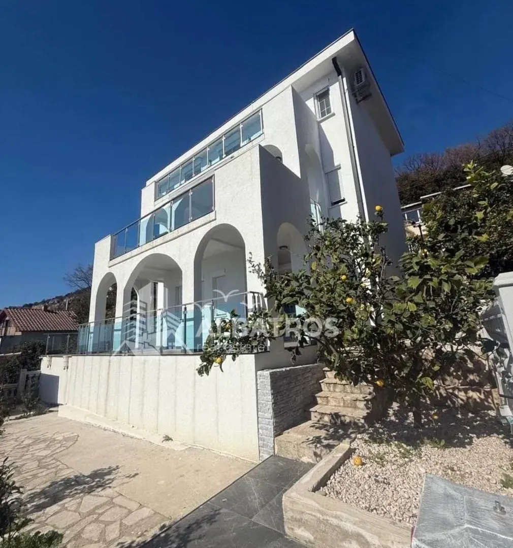 Prodaja, kuća, 330m², Utjeha, Bar
