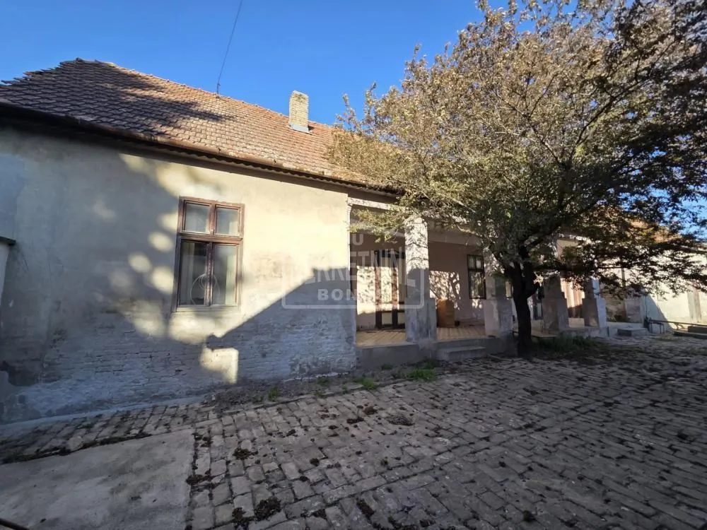 Prodaja, kuća, 250m², Bajmok, Subotica