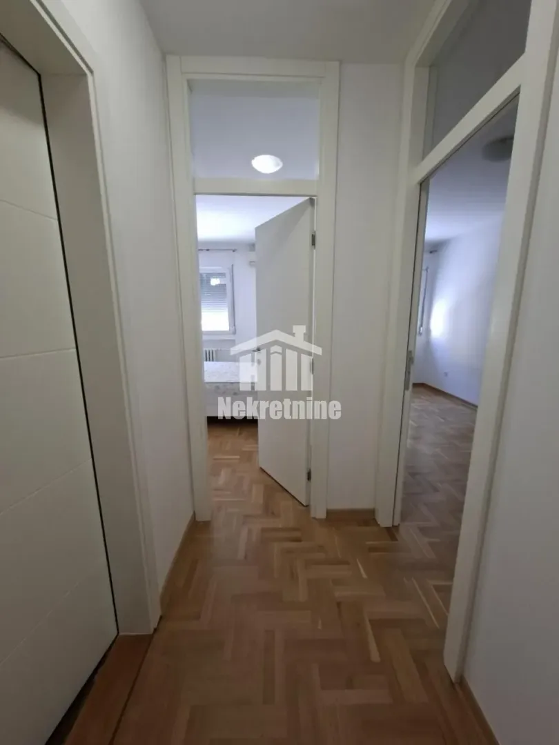 Izdavanje, trosoban stan, 72m², Julino Brdo, Beograd