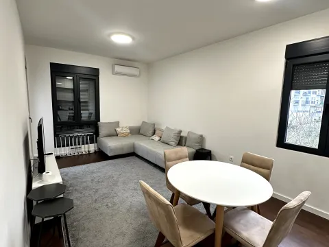 Izdavanje, trosoban stan, 75m², City Kvart, Podgorica - image 2