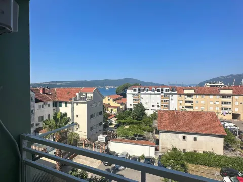 Izdavanje, dvosoban stan, 70m², Centar, Tivat - image 10