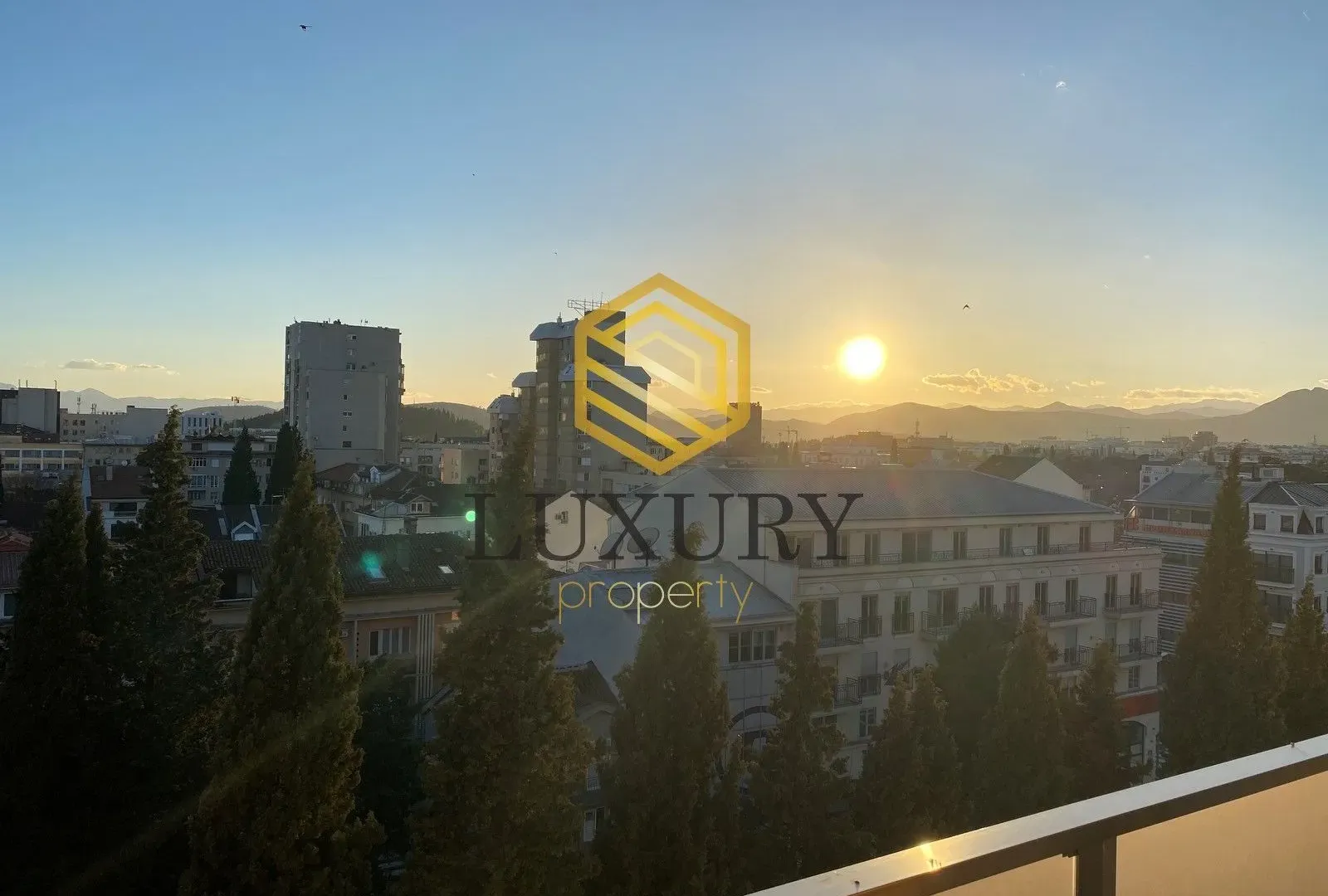 Izdavanje, jednosoban stan, 53m², Centar, Podgorica