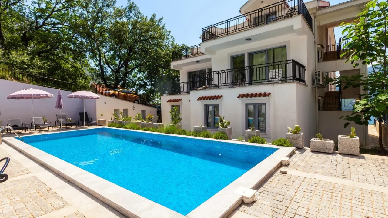 Sale, two bedroom apartment, 82m², Risan, Kotor