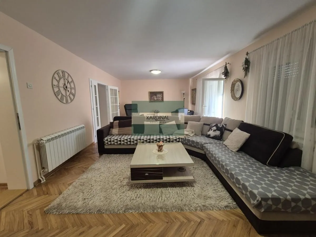 Prodaja, kuća, 379m², Trnava, Jagodina