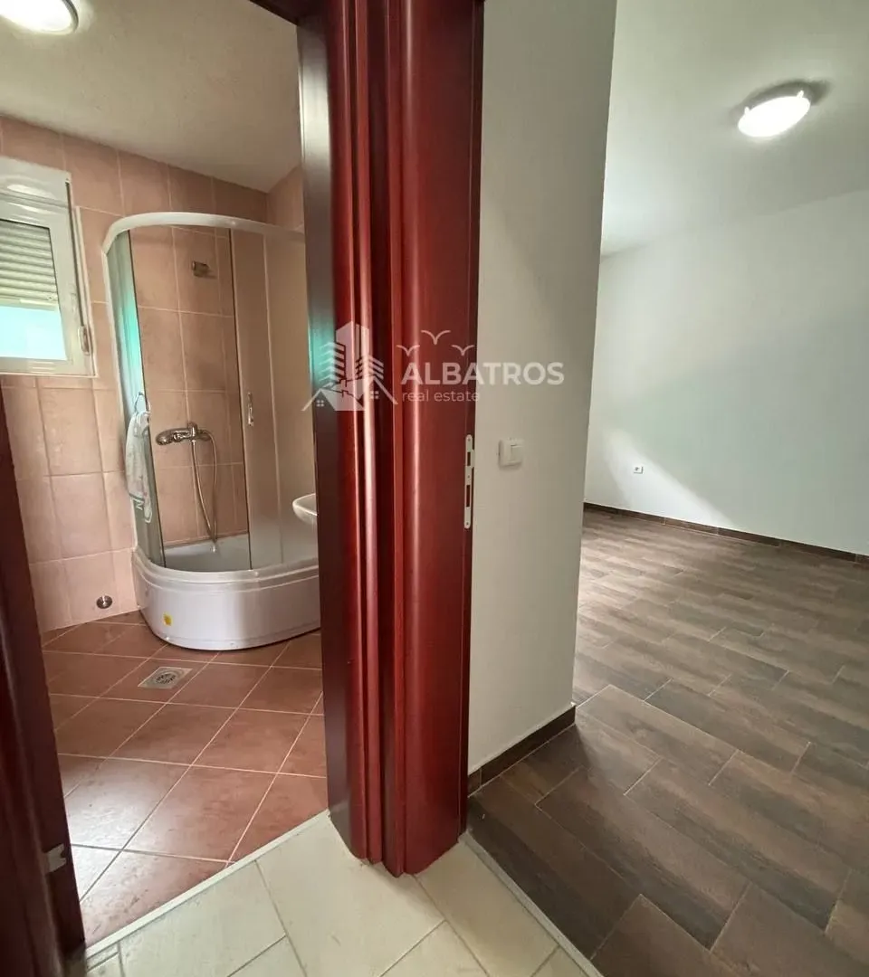 Sale, house, 250m², Polje, Bar