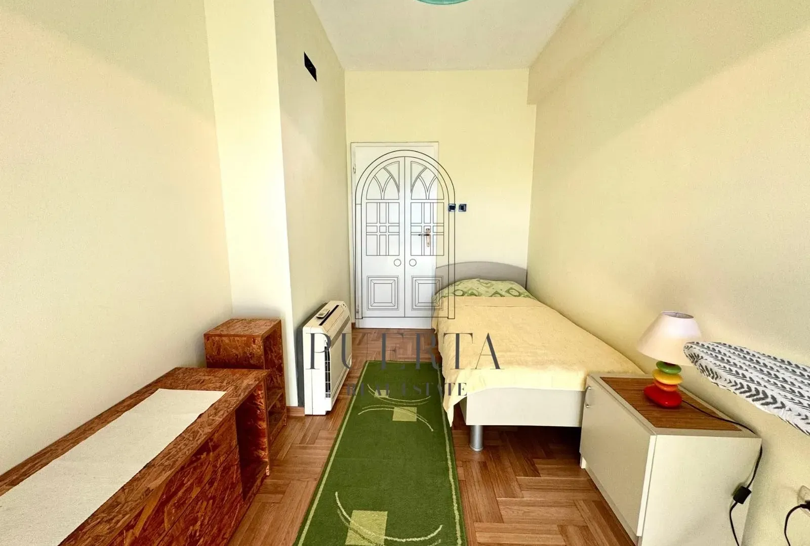 Izdavanje, dvosoban stan, 76m², Centar, Podgorica