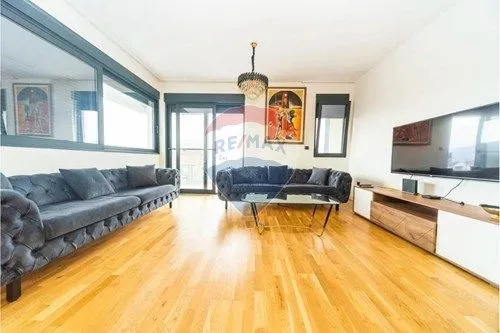 Izdavanje, trosoban stan, 130m², Nova Dalmatinska, Podgorica