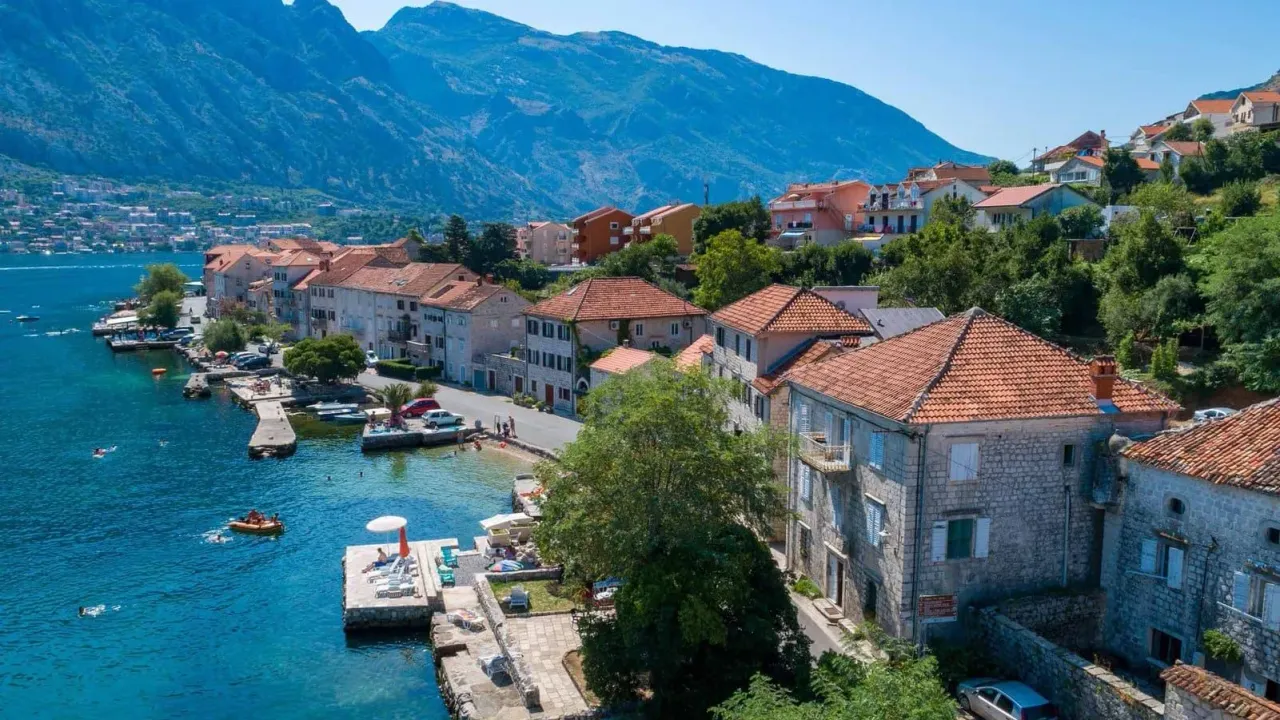 Prodaja, kuća, 321m², Prčanj, Kotor