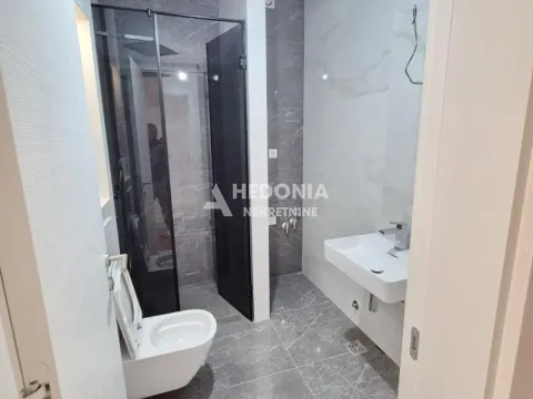 Prodaja, četvorosoban stan, 127m², Zemun Centar, Zemun Sve Podlokacije - image 9