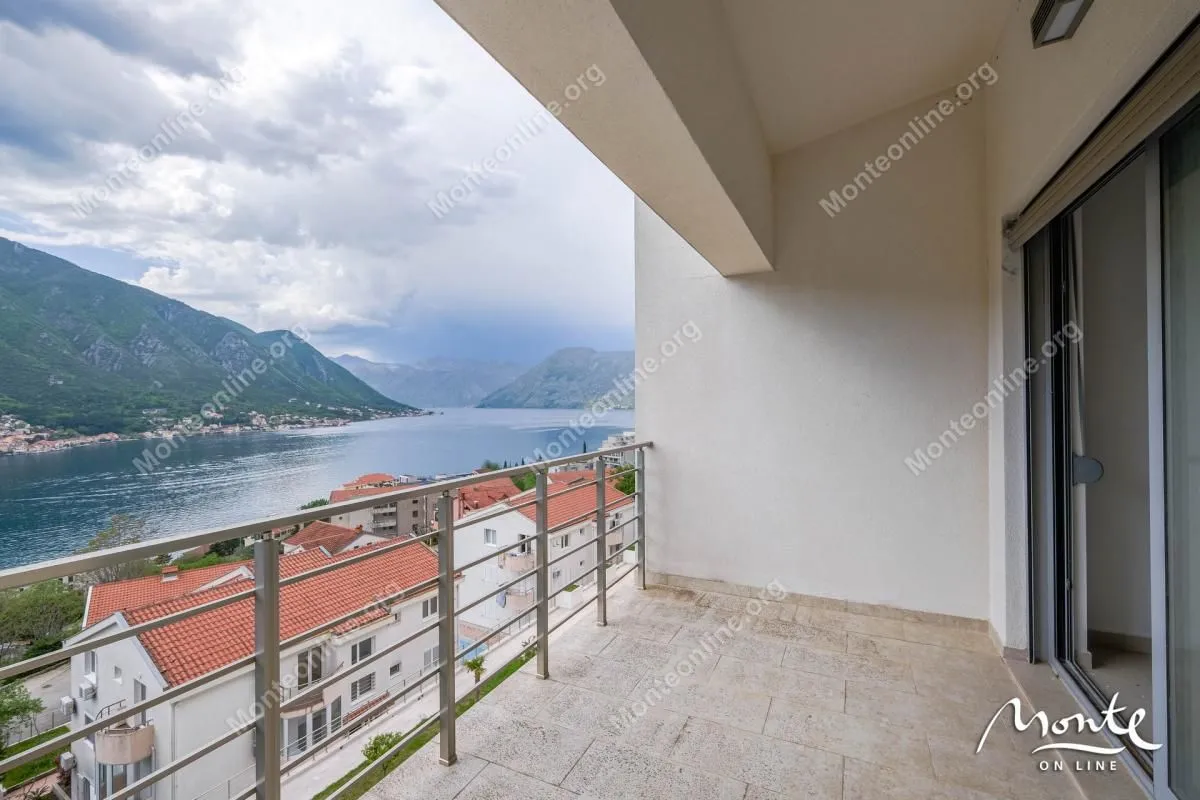 Prodaja, trosoban stan, 103m², Dobrota, Kotor