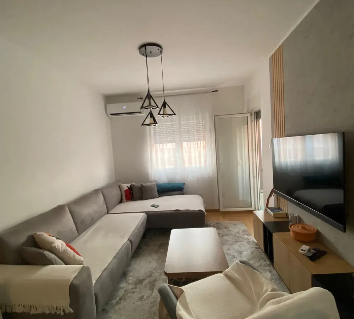 Izdavanje, jednosoban stan, 47m², Pobrežje, Podgorica