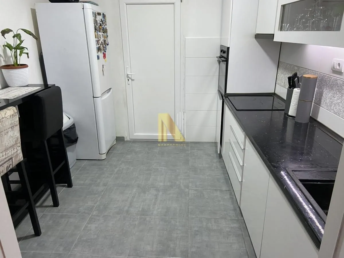 Prodaja, trosoban stan, 67m², Socijalno, Novi Sad Sve Podlokacije