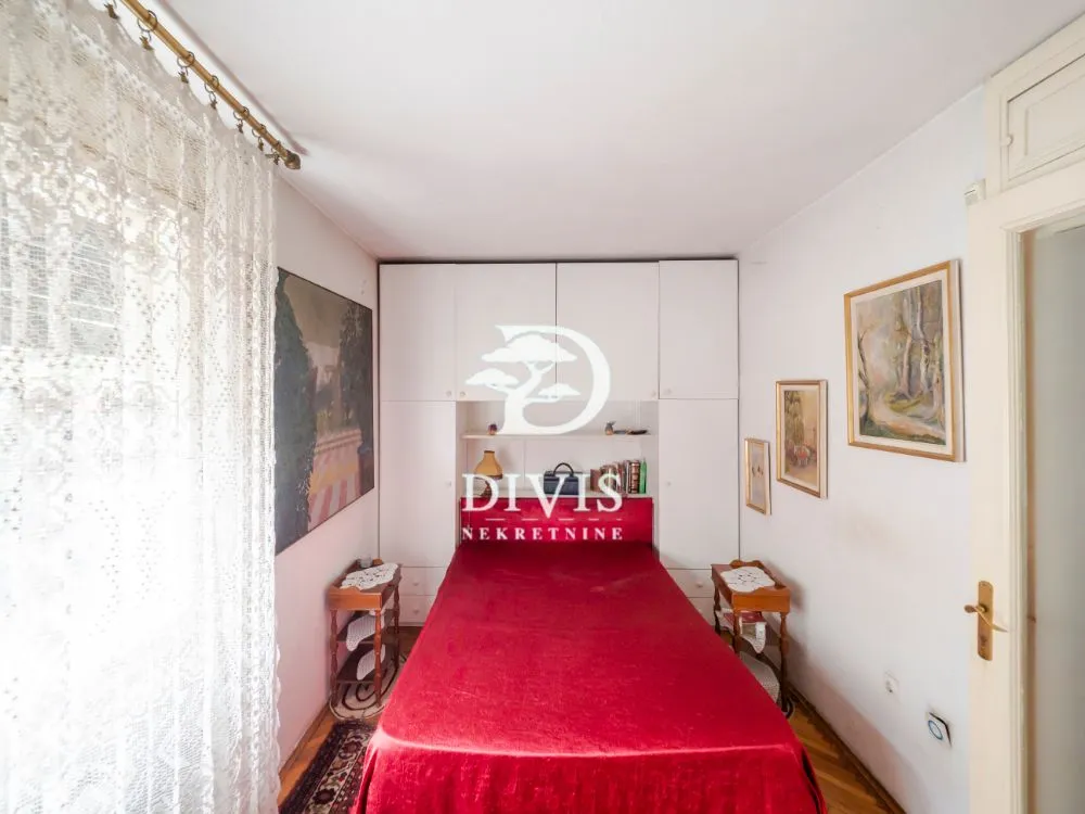 Prodaja, trosoban stan, 80m², Skadarlija, Beograd
