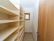 Prodaja, kuća, 200m², Rogami, Podgorica - image 16