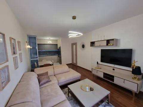 Izdavanje, dvosoban stan, 70m², Master Kvart, Podgorica - image 2